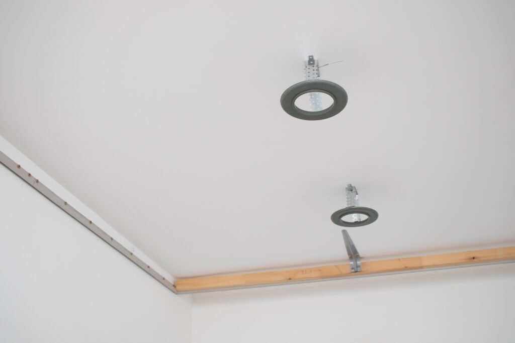 Installation of a stretch ceiling. Preparatory work